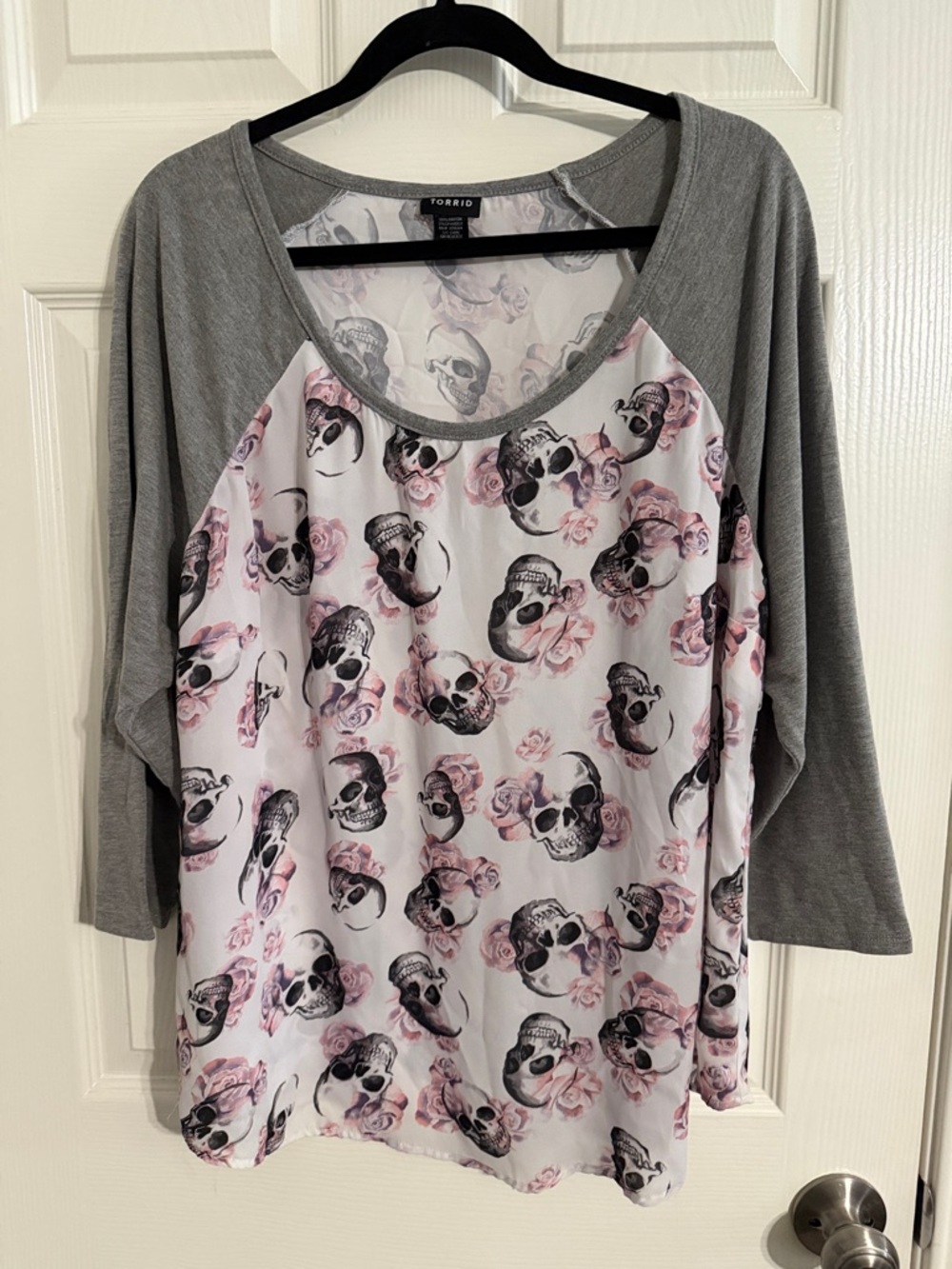 torrid Gray Raglan Top with Pink Rose & Skull Print